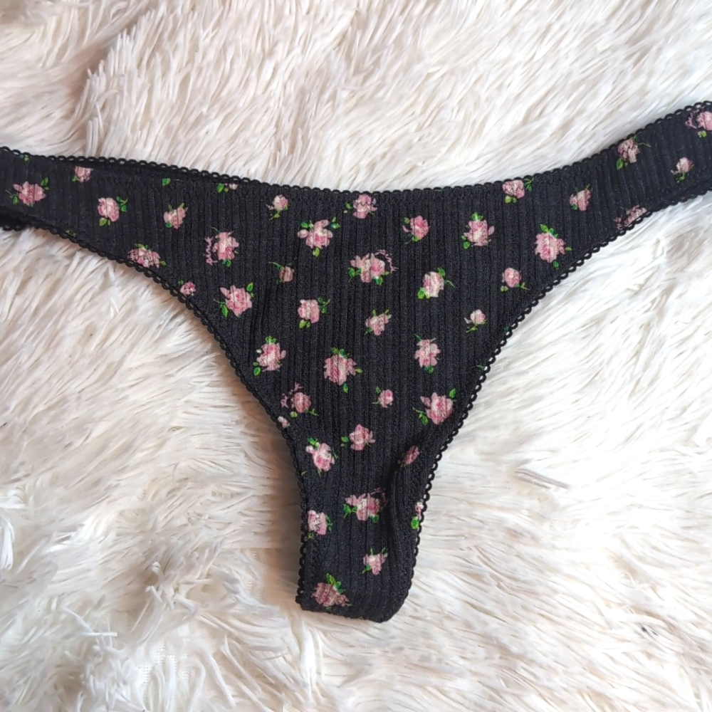 🌸 3 FOR $15🌸 Victoria Secret PINK Medium Printed Thong